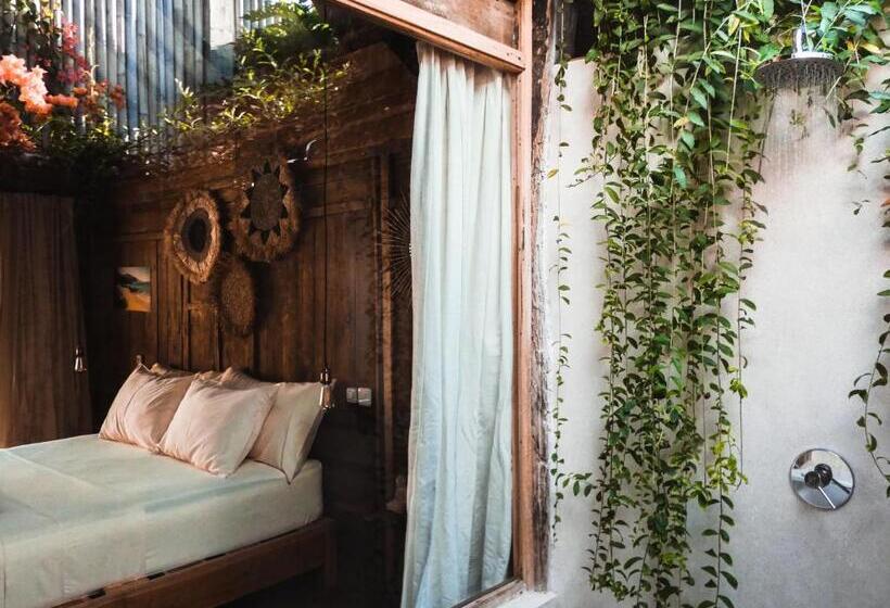 اتاق لوکس با بالکن, La Siesta Bungalows Only Adults