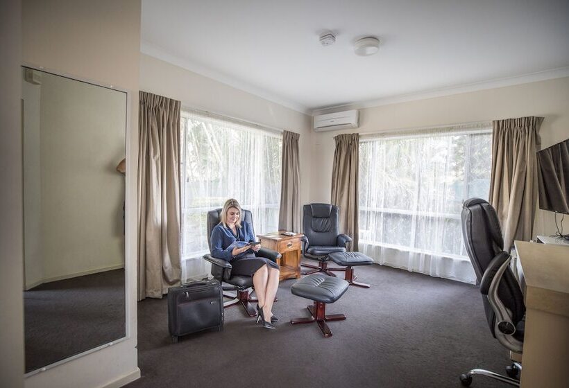 سوییت, Emerald Maraboon Motor Inn