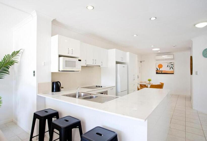 2 Bedroom Apartment with Views, Offshore Noosa Resort