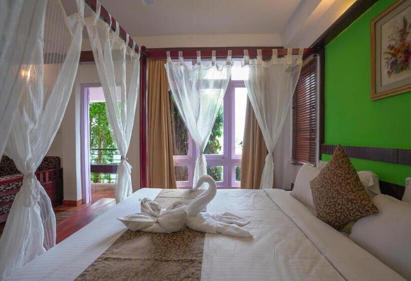 اتاق لوکس, Tea Valley Resort, Munnar