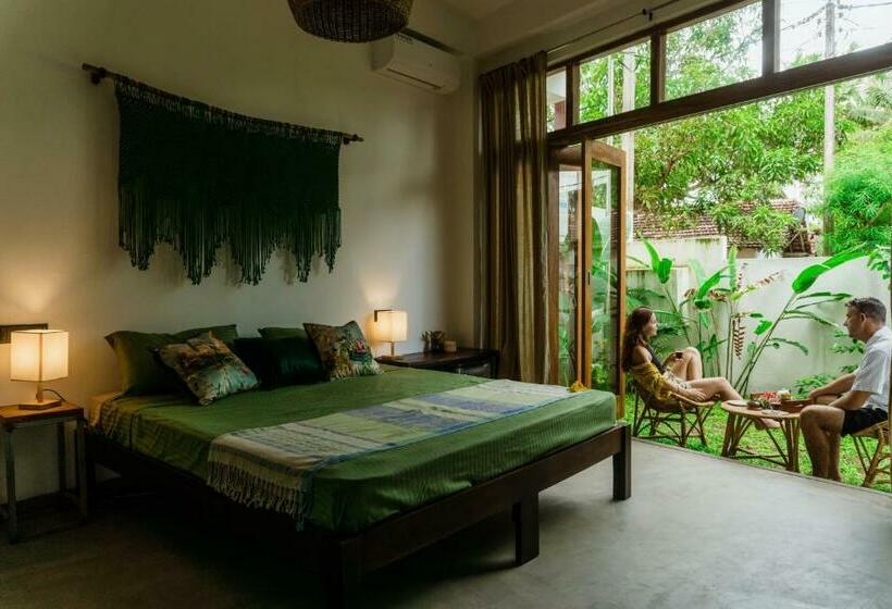 اتاق استاندارد سه تخته با چشم‌انداز باغ, Parasol Dore