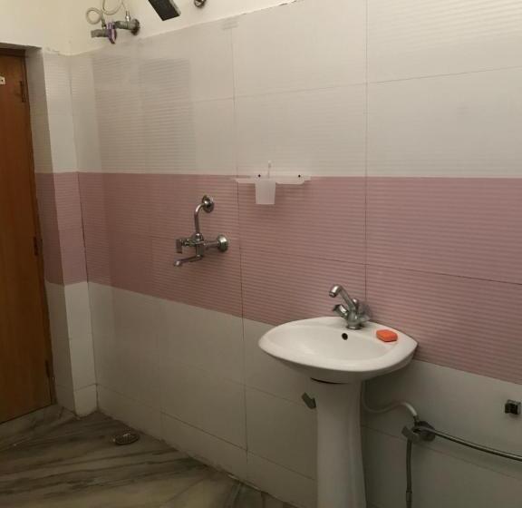 اتاق اکونومی, 9backpackers