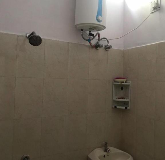 اتاق اکونومی یک تخته, 9backpackers