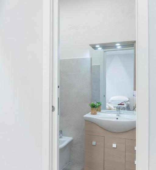 اتاق استاندارد سه نفره, Albergo Libera Gioventù