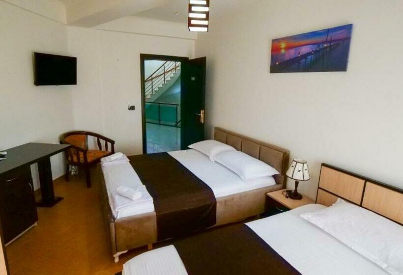 اتاق استاندارد سه تخته با بالکن, Paradise Laguna Vain
