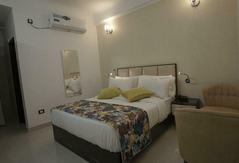 اتاق لوکس, M K Hotel And Restaurant