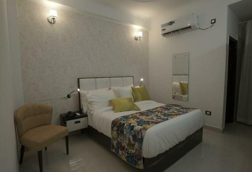 اتاق لوکس, M K Hotel And Restaurant