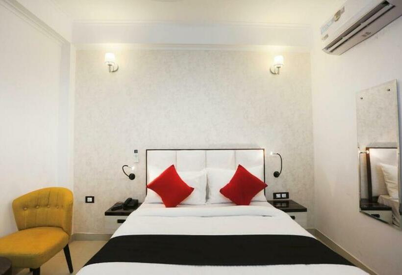 اتاق لوکس, M K Hotel And Restaurant