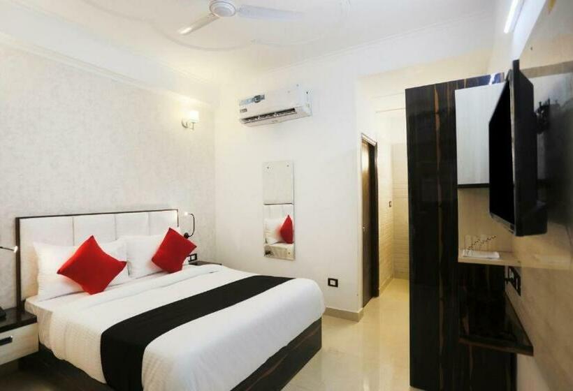 اتاق لوکس, M K Hotel And Restaurant