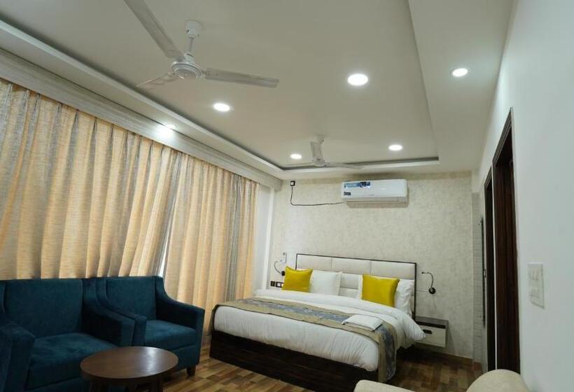 سوییت جونیور با بالکن, M K Hotel And Restaurant