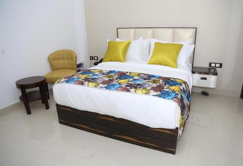 اتاق لوکس, M K Hotel And Restaurant