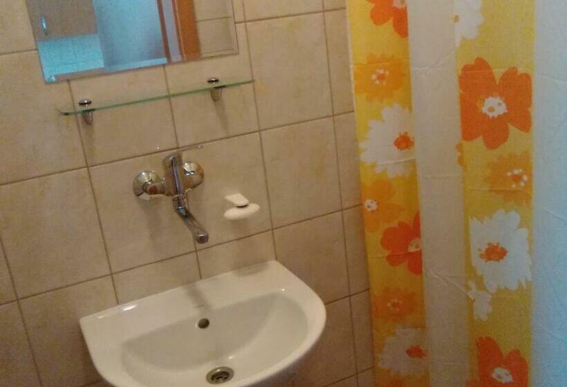 استودیو استاندارد با تراس, Privát Sulamit