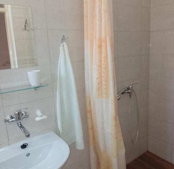 استودیو خانوادگی, Privát Sulamit