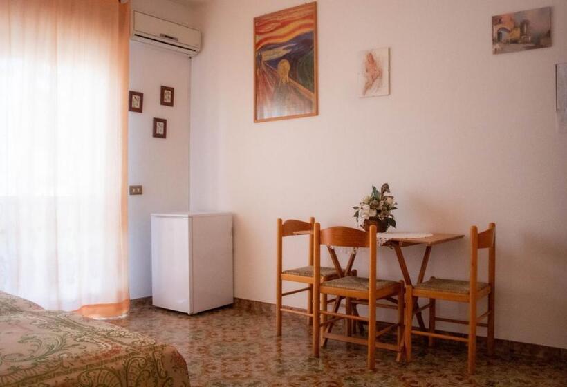 Standard room with outdoor bath, Beb Cariddi