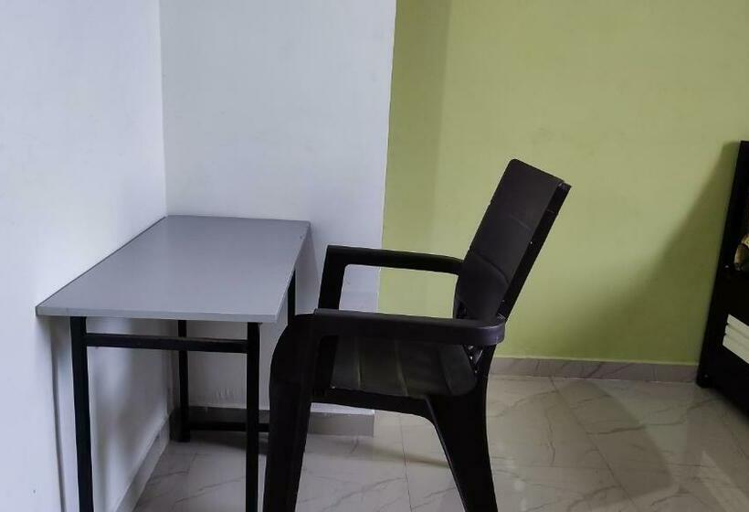 اتاق لوکس, Ambient Home Stay, In Nashik