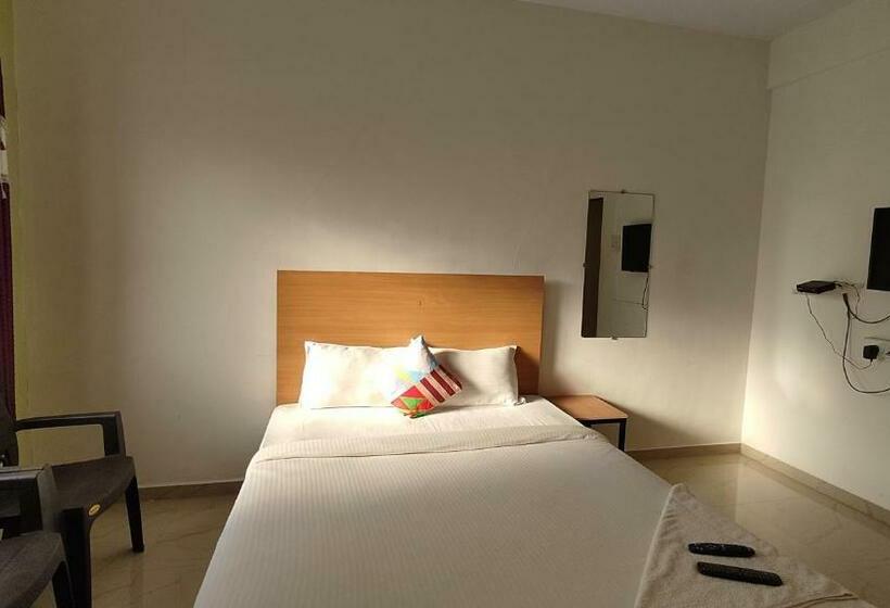 اتاق لوکس, Ambient Home Stay, In Nashik