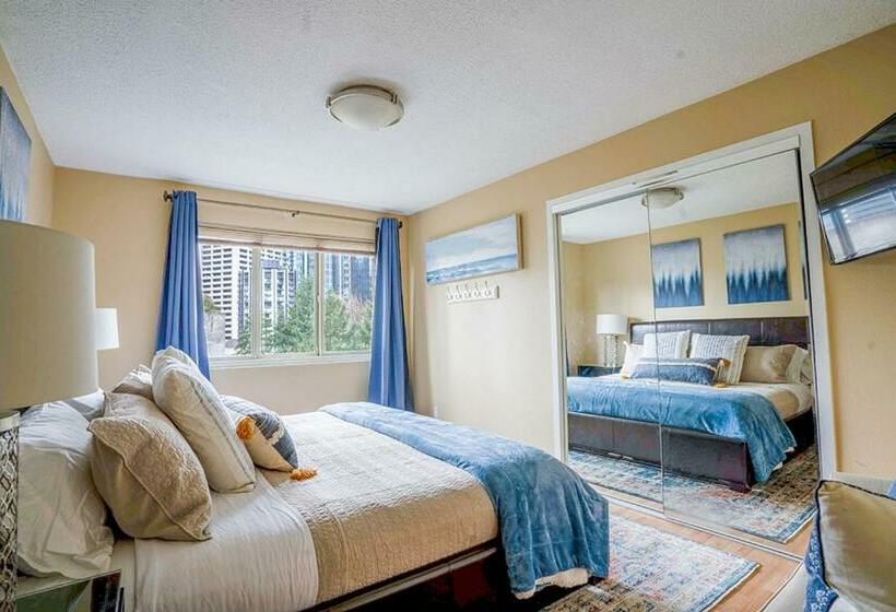 آپارتمان 1 خوابه, Vibrant Downtown, King Bed, Work Desk & Kitchen