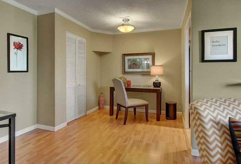 آپارتمان 1 خوابه, Vibrant Downtown, King Bed, Work Desk & Kitchen