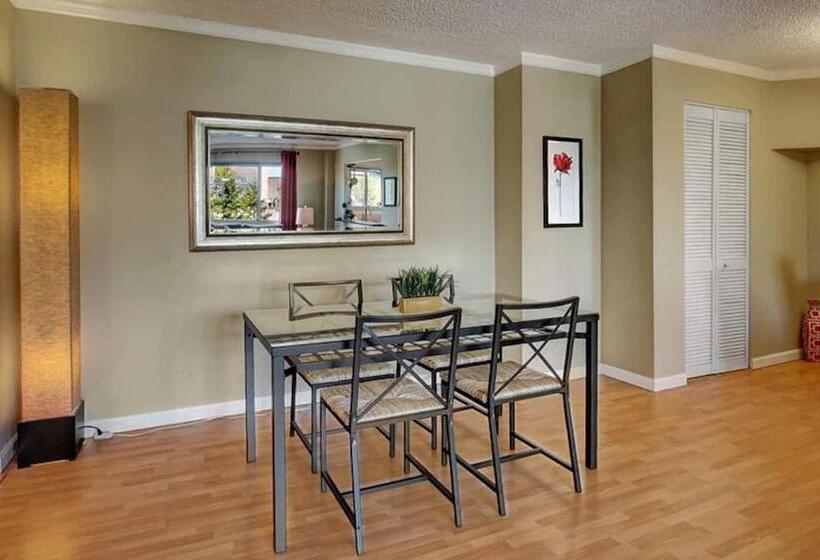آپارتمان 1 خوابه, Vibrant Downtown, King Bed, Work Desk & Kitchen