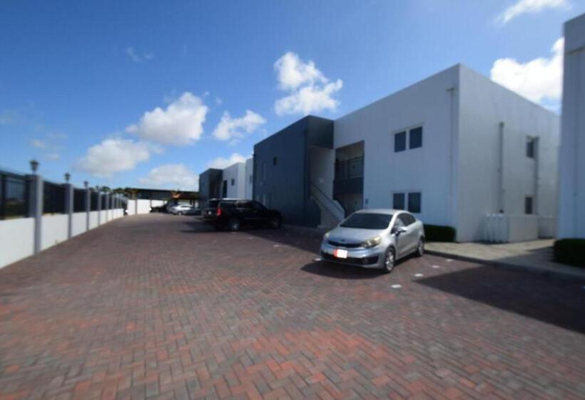 آپارتمان 1 خوابه با بالکن, Arena Condos Aruba   Few Steps From Eagle Beach!