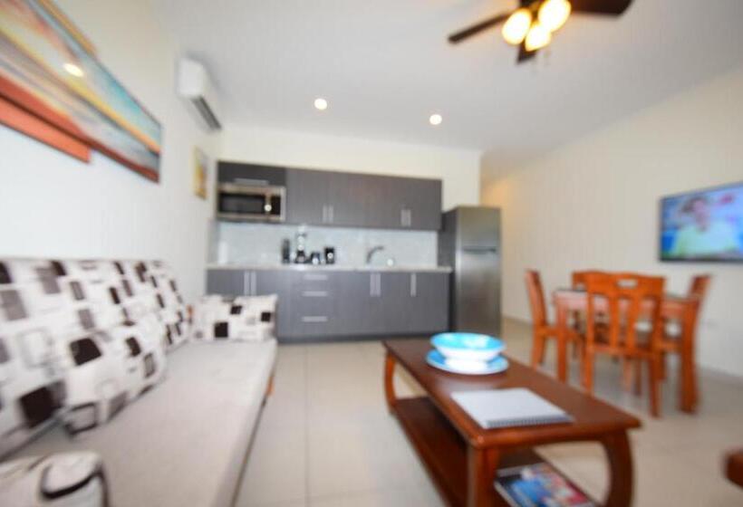 آپارتمان 1 خوابه با بالکن, Arena Condos Aruba   Few Steps From Eagle Beach!