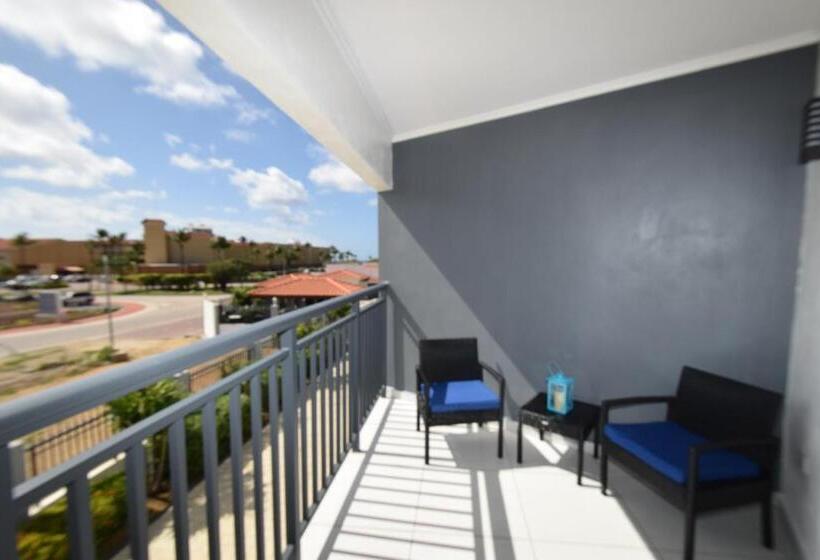 آپارتمان 1 خوابه با بالکن, Arena Condos Aruba   Few Steps From Eagle Beach!