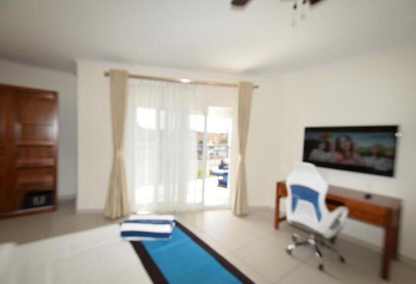 آپارتمان 1 خوابه با بالکن, Arena Condos Aruba   Few Steps From Eagle Beach!