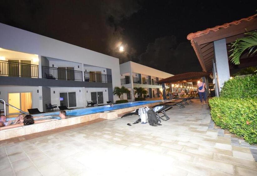 آپارتمان 1 خوابه با چشم‌انداز استخر, Arena Condos Aruba   Few Steps From Eagle Beach!