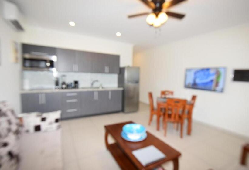 آپارتمان 1 خوابه با بالکن, Arena Condos Aruba   Few Steps From Eagle Beach!