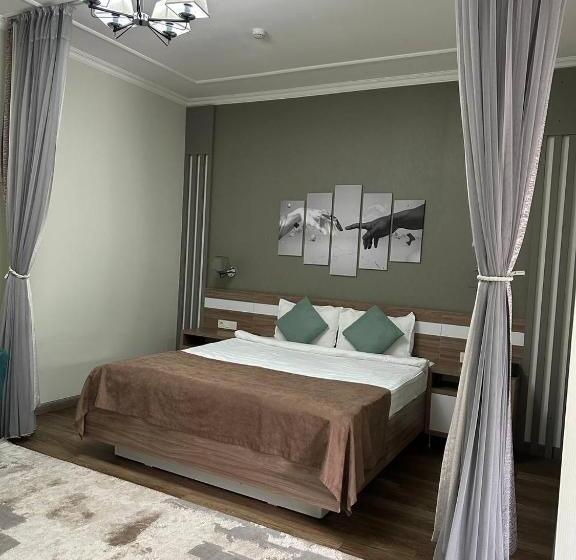 اتاق لوکس با تخت بزرگ, Gоlden Dragon Villa