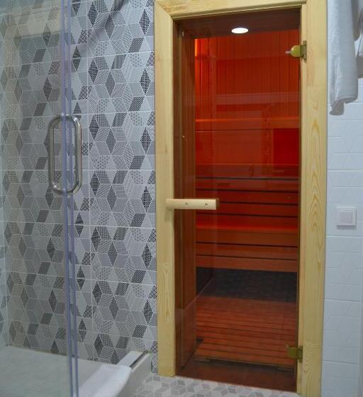 اتاق لوکس با تخت بزرگ, Gоlden Dragon Villa