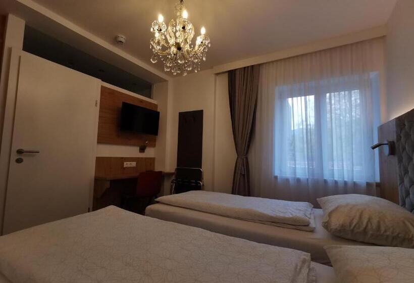 اتاق اکونومی, Thurners Boutique