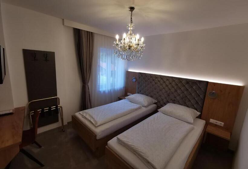 اتاق اکونومی, Thurners Boutique