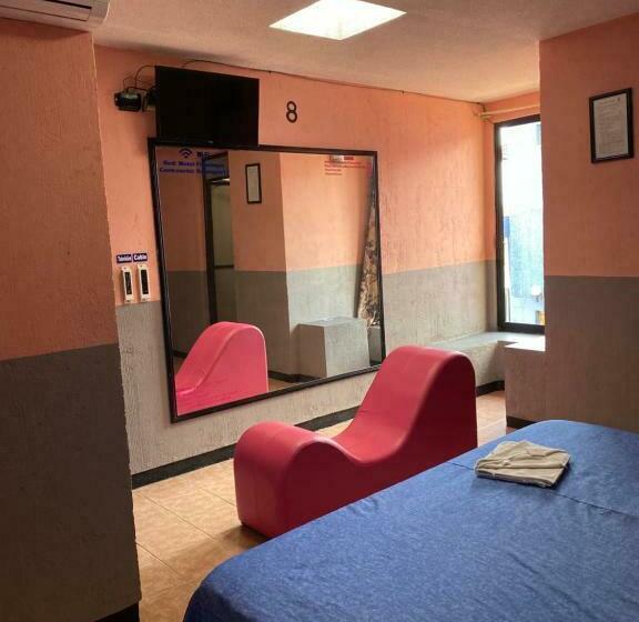 اتاق اکونومی, Motel Flamingos