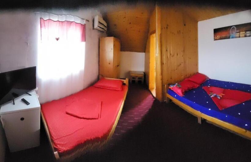 اتاق استاندارد سه نفره, Casa Philip Costinești, Acceptăm Vouchere De Vacanta