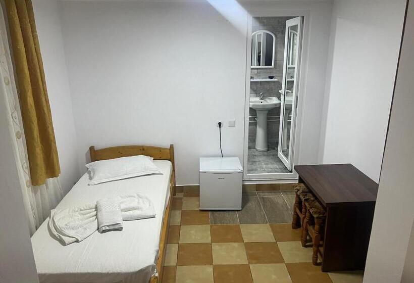 اتاق استاندارد سه نفره, Casa Radoi