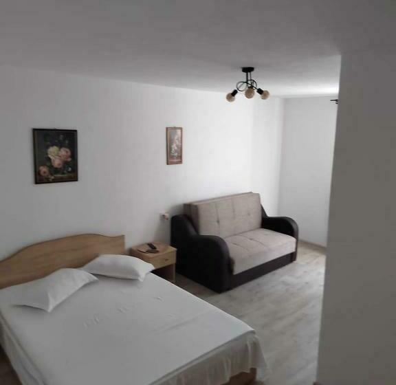 اتاق استاندارد سه نفره, Casamarinela