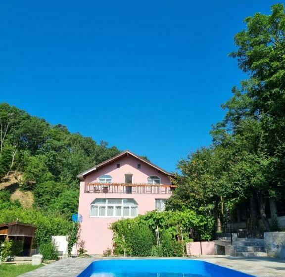 اتاق استاندارد سه نفره, Casamarinela