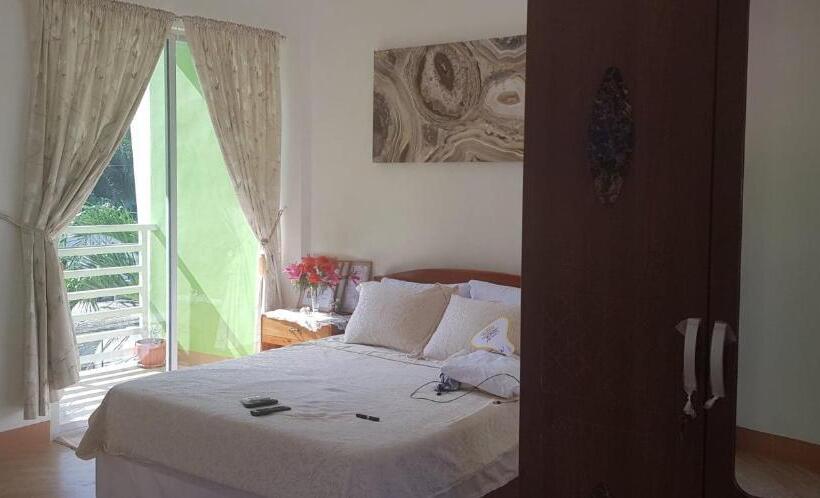 اتاق لوکس, Coombsguesthouse