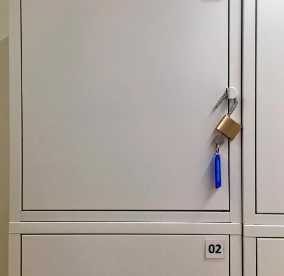 سرير فى غرفة مشتركه, Blue House Dormitory