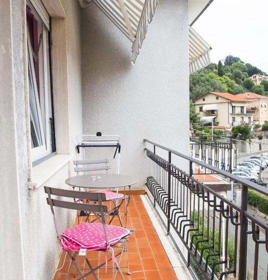 اتاق لوکس با چشم‌انداز دریا, B&b Golfo Dei Poeti