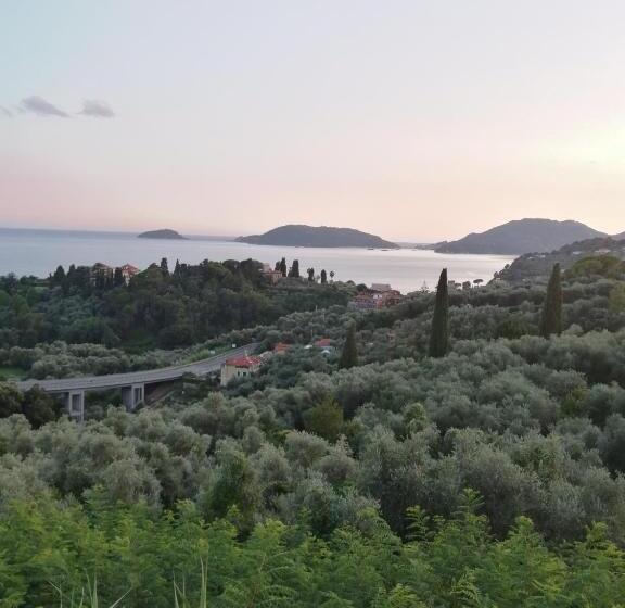 اتاق لوکس با چشم‌انداز دریا, B&b Golfo Dei Poeti