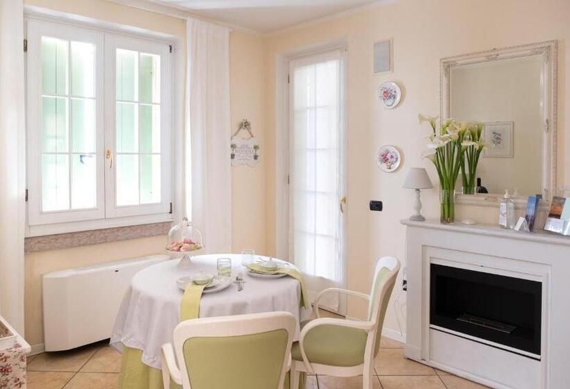 اتاق استاندارد با چشم‌انداز دریاچه, Le Gemme Suite B&b