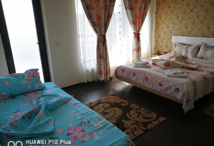 اتاق استاندارد سه تخته با بالکن, Casa Iris Murighiol