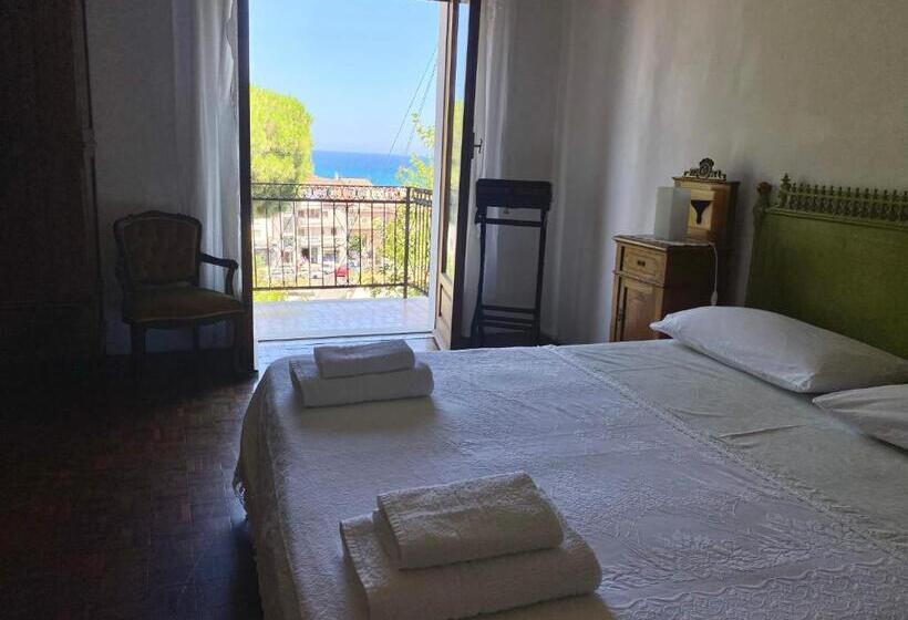 اتاق لوکس با بالکن و چشم‌انداز دریا, Gio Del Mar Con Vista Sullo Jonio