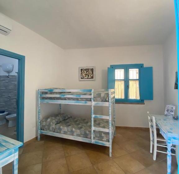 اتاق استاندارد سه نفره, Centu Concas