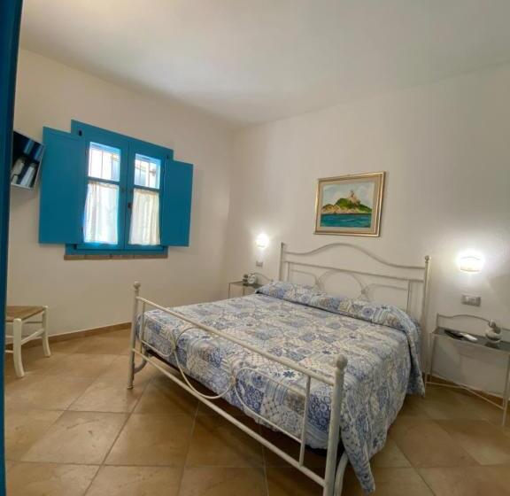 اتاق استاندارد سه نفره, Centu Concas