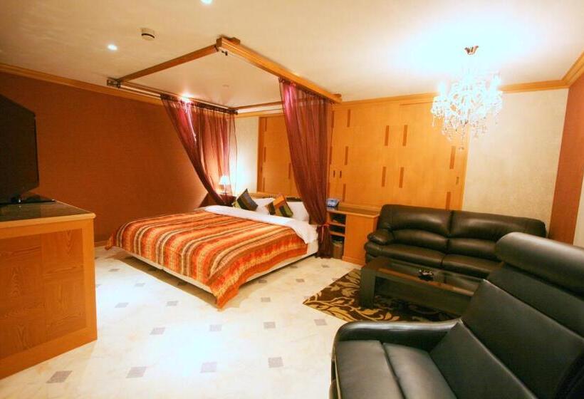 اتاق لوکس, Sari Resort Daito