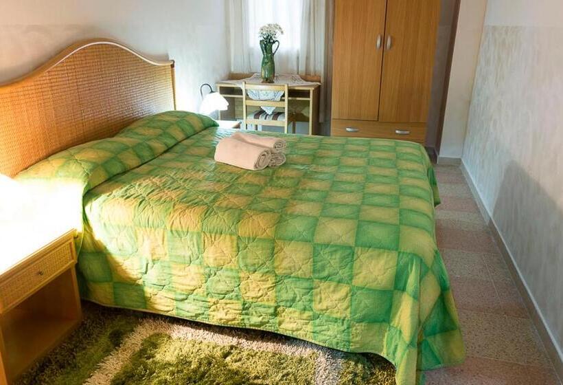 اتاق لوکس, Al Borgo Vacanze B&b