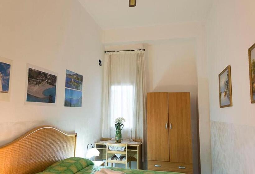 اتاق لوکس, Al Borgo Vacanze B&b